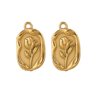 จี้ห้อยคอรูปดอกกุหลาบวินเทจลายนูน |   สแตนเลสสตีลเคลือบทอง 18K PVD สำหรับทำเครื่องประดับ |   กันน้ำ ป้องกันการแพ้ และไม่ซีดจาง - Product Image 6