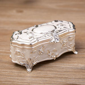 Caja de anillo de pendientes de joyería Vintage de lujo con luz creativa nórdica caja de embalaje de almacenamiento de joyería de Metal Chapado en plata - Product Image 6