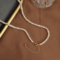 Collier de perles d'eau douce naturelles en stock, ras-du-cou polyvalent à perles plates métalliques avec design de niche