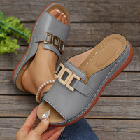 Nouvelles sandales décontractées en PU style romain à bout ouvert et chaîne métallique, couleur unie, grande taille, collection Printemps 2026, pour l'extérieur, style transfrontalier Europe/Amérique