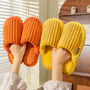 Nouvelles pantoufles chaudes d'automne-hiver en peluche et coton pour intérieur et extérieur, avec logo personnalisé, antidérapantes, à semelle épaisse et amortissante, pour hommes, femmes et couples. - Product Image 1