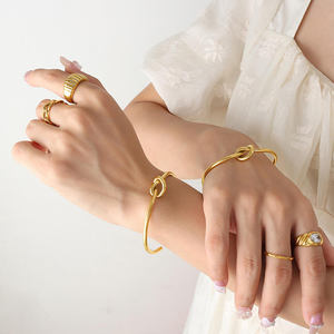 Brazalete Vintage de 18K con nudo chapado en oro PVD, pulsera de acero inoxidable, corazón abierto, joyería para mujer - Product Image 2