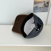 Gorra de Béisbol de Sarga con Estampado de Leopardo Desgastado, Ribete en Contraste y Bordado, Diseño Personalizable, Unisex, Ajustable y Transpirable