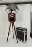 Photomaton portable en bois vintage noyer foncé avec écran tactile de 13,3 pouces, flight case et support d'imprimante pour QW410 DS620 RX1