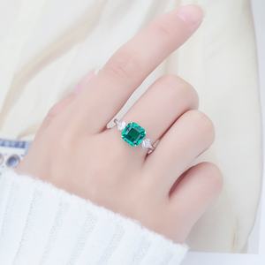 Anillo de Compromiso de Esmeralda Creada con Joyería de Oro de 9k y 18k Messi Jewelry MS-620 - Product Image 6