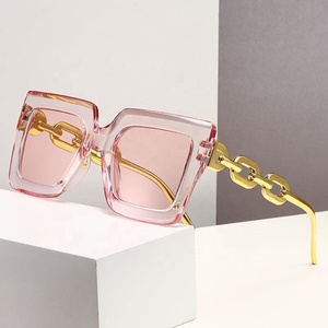 Nuevo diseño de lujo de moda de gran tamaño cuadrado mujeres <span class=keywords><strong>gafas</strong></span> de sol cadena única piernas huecas <span class=keywords><strong>gafas</strong></span> de sol - Product Image 1