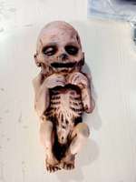 Accessoires de maison hantée d'Halloween effrayants, poupée en latex de bébé zombie effrayante pour les décorations de fête d'Halloween