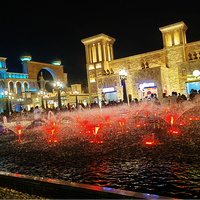 Fabrication d'un ensemble complet d'ornements de jardin élégants avec fontaine musicale pour projet de décoration paysagère commerciale à Dubaï