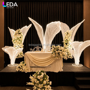 ซุ้มโค้งรูปลูกขนไก่ LEDA สำหรับงานวันเกิด งานแต่งงาน พร้อมไฟ LED ขนาดใหญ่ - Product Image 1