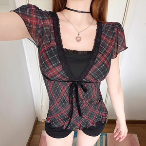 Camiseta de punto casual con cuello en V para mujer, estilo clásico a cuadros con malla en contraste y manga corta con volantes, top dulce OEM, Colección Verano 2026 - Product Image 6