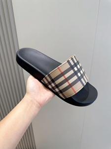 Chaussons plats pour femmes de luxe originaux de haute qualité, adaptés à un usage intérieur et extérieur, sandales tendance de marque de plage - Product Image 4