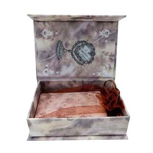 โรงงานผลิตไพ่ทาโรต์พิมพ์ลายตามสั่ง คุณภาพสูง ราคาโรงงาน วัสดุกระดาษ พร้อมถุงผ้าไหมและกล่องแม่เหล็ก - Product Image 1