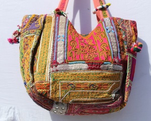 Sac Banjara vintage personnalisé, sac à bandoulière ethnique indien, sac à main brodé à la main, sac coloré, excellent prix, exportateur indien - Product Image 5