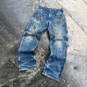 Op maat gemaakte heren <span class=keywords><strong>jeans</strong></span> met distressed patchwork, vintage gewassen blauwe denim, gescheurde details, paneelnaad en carpenterstijl - Product Image 1