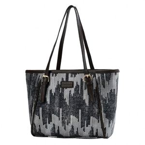 Bolso bandolera de rafia natural con forma de concha, ideal para viajes y playa. ¡Un imprescindible para las mujeres! - Product Image 1