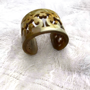 Venta al por Mayor MN EXPORTS Brazalete de Cuerno de Vaca Hecho a Mano, Pulido Natural, Joyería Moderna para Mujer, Ideal para Regalo - Product Image 1