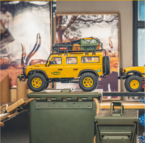 FMS 1:24 Land Rover Defender 110 RTR 4WD 2.4G Modèle de voiture RC tout-terrain simulé prête à l'emploi pour les collectionneurs et les amateurs - Product Image 4