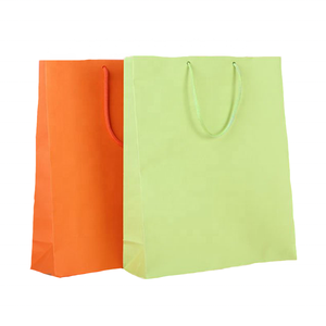 クリスマスカラフルなショッピングギフト紙袋カスタム再利用可能クラフト紙袋ベーカリーサンドイッチコーヒー環境に優しい包装 - Product Image 1