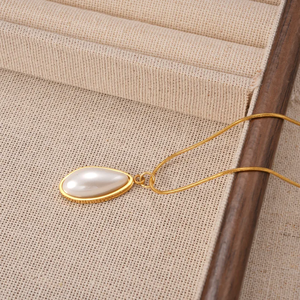 Elegante Collar con Colgante de Perlas Geométricas para Mujer, Acero Inoxidable 304, Chapado al Vacío, Resistente al Agua, Cadena que No se Destiñe, Joyería - Product Image 5