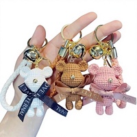 Promotion Porte-clés Pendentif Ours en Peluche au Crochet Style Dessin Animé, Jouet Lumineux, Breloque de Sac pour Couple, Porte-clés de Voiture, avec Pompon et Clochette, Durable, Forme 3D
