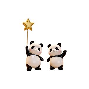 Statuette personnalisée <span class=keywords><strong>Duo</strong></span> de pandas joyeux - Accent étoile dorée, Décoration d'intérieur ravissante, Cadeau idéal pour les passionnés de faune - Product Image 1