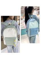 Sac à dos décontracté couleur aléatoire, article tendance, offrant un style abordable pour les étudiants, avec fermeture éclair personnalisée pour un usage quotidien.