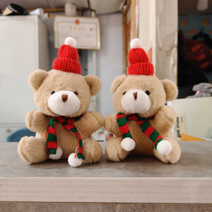 Lot de peluches ours de Noël mignonnes en gros, jouets en peluche lumineux de 4 pouces, animaux en peluche pour machine à griffes, pour sacs de fête d'enfants - Product Image 1