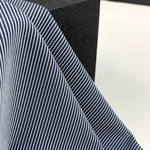 Tissu rayé en polyester et élasthanne respirant, extensible dans les 4 sens, côtelé, pour maillots de bain, robes et jupes, noir et blanc uni, brillant et performant - Product Image 2