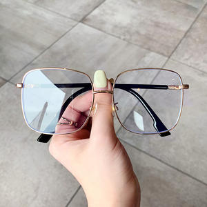 Gafas Qianai con Montura Cuadrada T1-7191, Lentes de PC de Marco Completo, Anti-Luz Azul, Unisex, Lentes Planos, Protección Anti-UV - Product Image 1