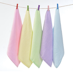 Prix de gros 25x25 cm 10*10 pouces Serviette en <span class=keywords><strong>tissu</strong></span> éponge de <span class=keywords><strong>bambou</strong></span> tissé à séchage rapide pour enfant, lingettes de bain, lingettes pour nouveau-né, lingettes compressées unies pour chambre - Product Image 5