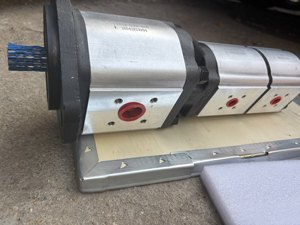 Pompe à piston hydraulique AZPNF-11-028019LDC2020KB-S0052 1518 222 830 à trois étages - Product Image 4
