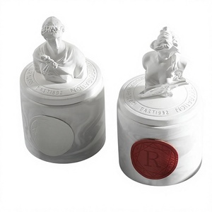 Vela Aromática Artesanal con Forma de Estatua, Cera Vegetal de Primera Calidad con Aceites Esenciales, Fragancia Aromática, Lista para Regalo, Personalizable - Product Image 1