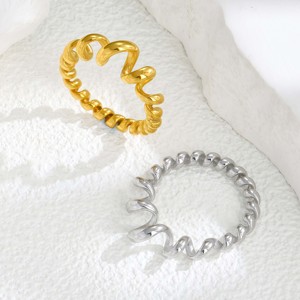 Anillo Espiral Moderno de Acero Inoxidable Chapado en Oro de 18K para Mujer, Diseño de Nicho, Versátil para Uso Diario y Apilable - Product Image 3