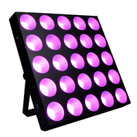 Lumière de scène de haute qualité DMX 5x5 Led Audience Blinders 25x30w RGB 3IN1 Lumière Effet de scène DJ Équipement Blinder Light