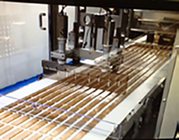 Machine de découpe à ultrasons applicable à : la découpe de gâteaux, de desserts surgelés, de nougat, de barres de céréales, de sandwichs et d'autres produits