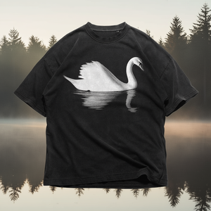 Maglietta con Grafica Cigno Nera Oversize Unisex Streetwear Stile Vintage Stampa Riflessione Acqua Y2K Grunge - Product Image 3