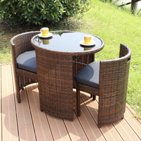 Ensemble de table basse compacte en rotin avec miroir pour balcon et jardin, idéal pour les achats de café en extérieur