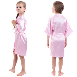 Robe Kimono en Satin Grande Taille avec Logo, Couleur Unie, Courte, Légère, pour Femme et Enfant, Idéale pour l'Été, les Fêtes Nuptiales et comme Vêtement de Nuit - Product Image 3