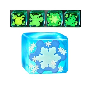Cubo antiestrés suave y brillante de Noche de Navidad, juguete de cubo de hielo de caramelo de malta de rebote lento - Product Image 5