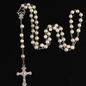 Venta al por Mayor Collar de Cruz Religiosa de 8mm Rosario Católico de Cuentas Acrílicas Collar de Perlas para Compromiso - Product Image 6