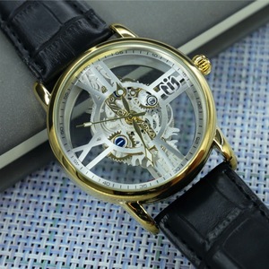 Montre de sport pour homme au style mécanique industriel et au design squeletté transparent - Product Image 6
