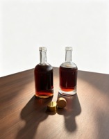 Bouteille en verre de haute qualité 300ml 350ml pour spiritueux, petite bouteille de vin en verre transparent, logo personnalisé OEM ODM pour mini whisky, brandy, usage cadeau