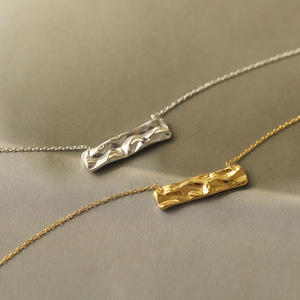 <span class=keywords><strong>Collar</strong></span> de Acero Inoxidable Vintage Aretas, <span class=keywords><strong>Collar</strong></span> de Plata y Oro de <span class=keywords><strong>18K</strong></span>, <span class=keywords><strong>Collar</strong></span> con Colgante Rectangular Martillado para Mujer - Product Image 5