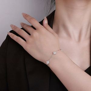 Pulsera de Plata de Ley S925 con Trébol de Cuatro Hojas y Moissanita - Product Image 2
