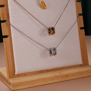 Expositor de collares de madera con forro de gamuza y PU para escaparates de venta al por menor y fotografía de joyería - Product Image 5