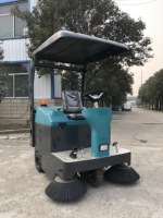 Machine de balayage industrielle pour sols et surfaces routières, type lavage humide, à très haute efficacité de nettoyage