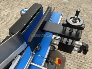 Étiqueteuse de bouteilles de gorille potelé de table entièrement automatique 10ml-120ml étiqueteuse de bouteilles de colorants alimentaires - Product Image 5