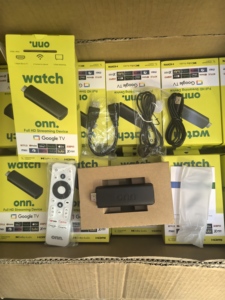 Clé TV Onn 4K/8K Android 14 Quad Core, Clé TV Intelligente avec Connectivité 5G, 2 Go de RAM, Télécommande Vocale, Lecteur Multimédia en Streaming, Décodeur - Product Image 3