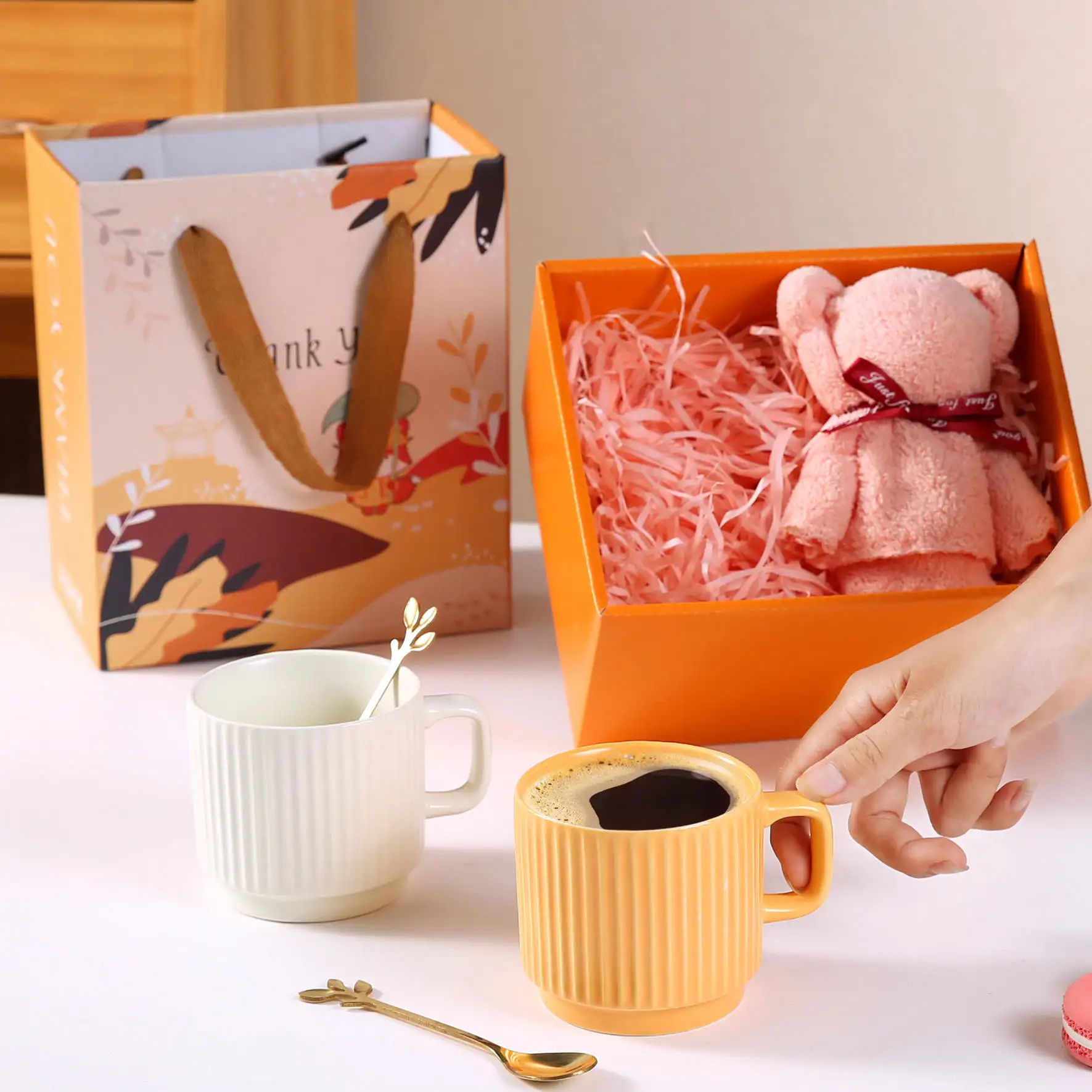 Ladies Birthday Gift Set Promotional Custom Mug Innovation Lovely Ceramic Cup Towel wedding gift for guests Souvenir item