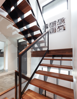 Appartement Hôtel Style Minimaliste Intérieur Double Plaque Escalier Droit en Bois Massif